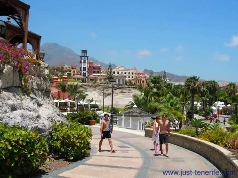 Playa el Duque Promenade