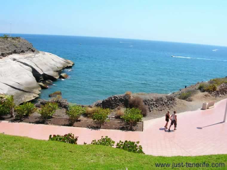 Playa el Duque Rocky cove